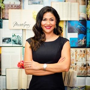 Meet your Posher Mel 😎